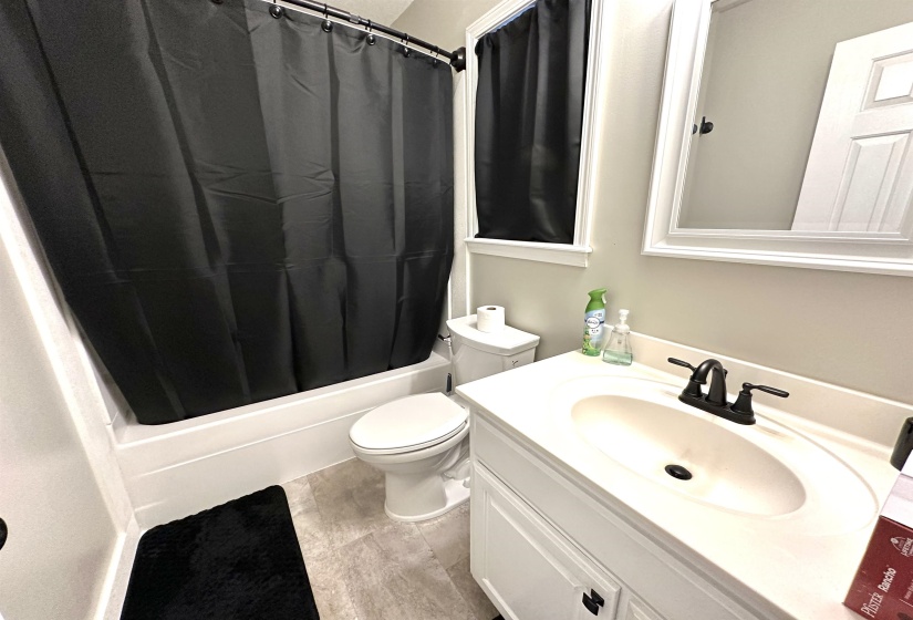 Full bathroom featuring vanity, toilet, and shower / tub combo