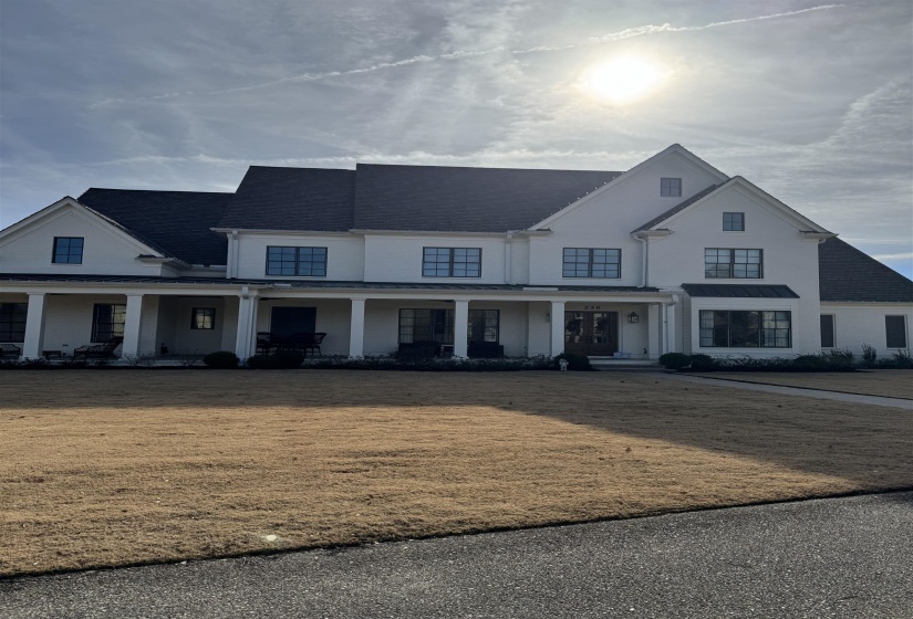 View of front facade with a front yard