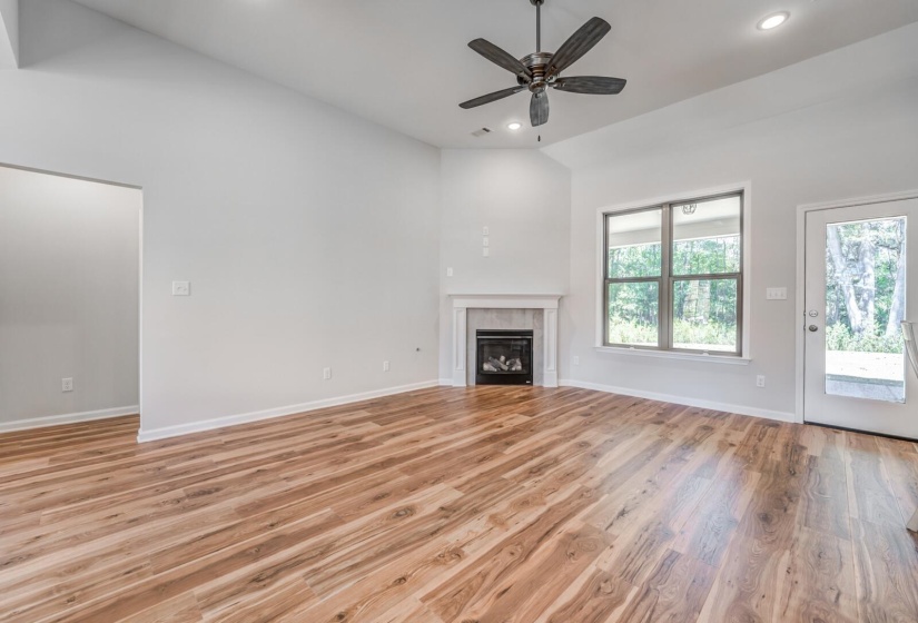 60 SUGALINA VALLEY DR, Oakland, Tennessee 38060, 4 Bedrooms Bedrooms, 10 Rooms Rooms,3 BathroomsBathrooms,Residential,For Sale,SUGALINA VALLEY,10186424