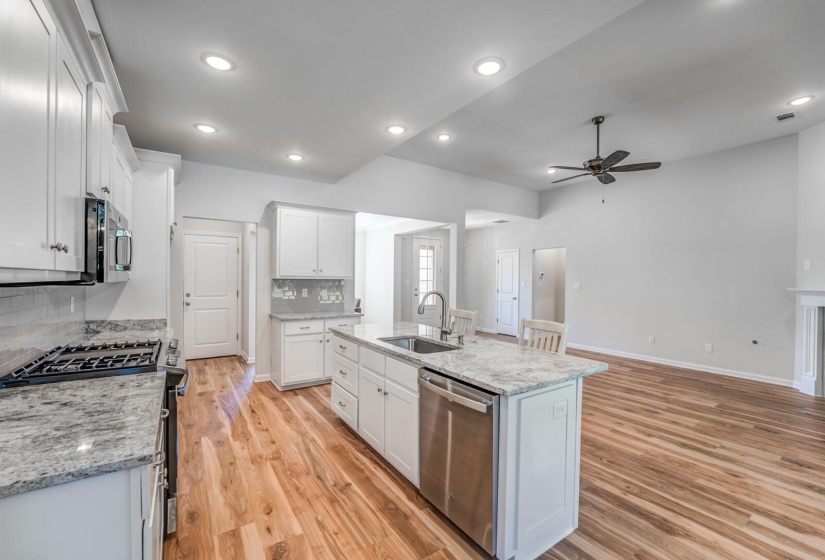 60 SUGALINA VALLEY DR, Oakland, Tennessee 38060, 4 Bedrooms Bedrooms, 10 Rooms Rooms,3 BathroomsBathrooms,Residential,For Sale,SUGALINA VALLEY,10186424