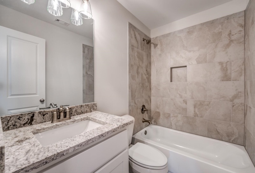 60 SUGALINA VALLEY DR, Oakland, Tennessee 38060, 4 Bedrooms Bedrooms, 10 Rooms Rooms,3 BathroomsBathrooms,Residential,For Sale,SUGALINA VALLEY,10186424