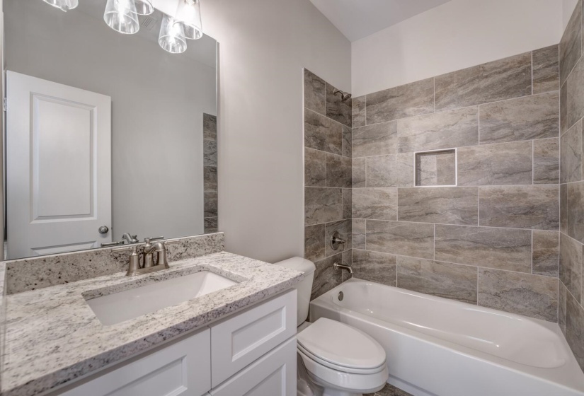 50 SUGALINA VALLEY DR, Oakland, Tennessee 38060, 4 Bedrooms Bedrooms, 10 Rooms Rooms,3 BathroomsBathrooms,Residential,For Sale,SUGALINA VALLEY,10186434