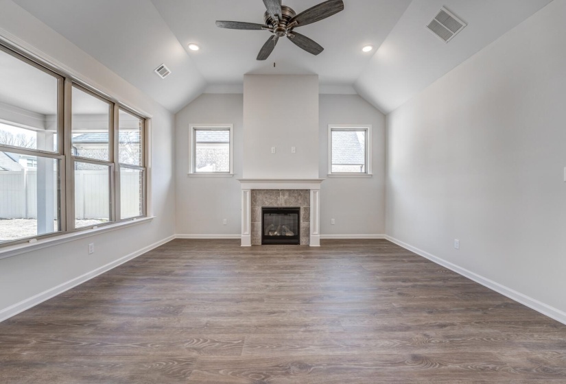 50 SUGALINA VALLEY DR, Oakland, Tennessee 38060, 4 Bedrooms Bedrooms, 10 Rooms Rooms,3 BathroomsBathrooms,Residential,For Sale,SUGALINA VALLEY,10186434