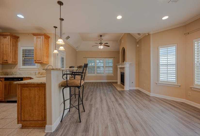 5231 NEWTON OAK CIR, Memphis, Tennessee 38117, 4 Bedrooms Bedrooms, 7 Rooms Rooms,2.1 BathroomsBathrooms,Residential,For Sale,NEWTON OAK,10187017