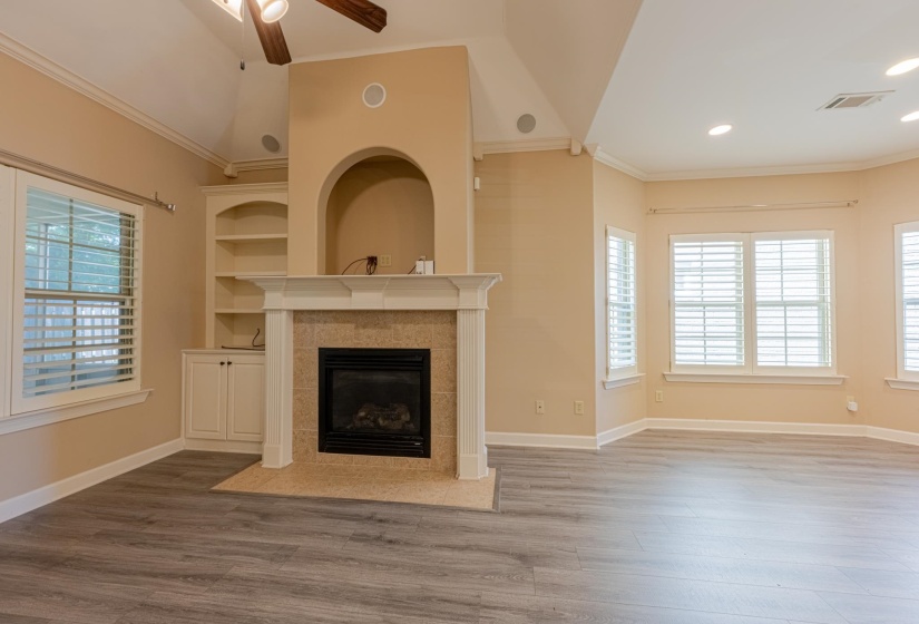 5231 NEWTON OAK CIR, Memphis, Tennessee 38117, 4 Bedrooms Bedrooms, 7 Rooms Rooms,2.1 BathroomsBathrooms,Residential,For Sale,NEWTON OAK,10187017