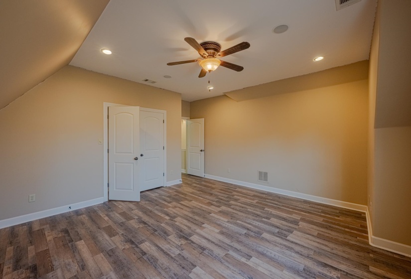 5231 NEWTON OAK CIR, Memphis, Tennessee 38117, 4 Bedrooms Bedrooms, 7 Rooms Rooms,2.1 BathroomsBathrooms,Residential,For Sale,NEWTON OAK,10187017