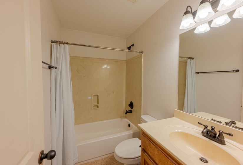 5231 NEWTON OAK CIR, Memphis, Tennessee 38117, 4 Bedrooms Bedrooms, 7 Rooms Rooms,2.1 BathroomsBathrooms,Residential,For Sale,NEWTON OAK,10187017