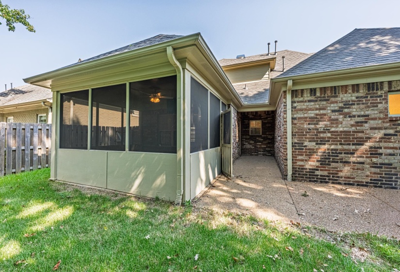 5231 NEWTON OAK CIR, Memphis, Tennessee 38117, 4 Bedrooms Bedrooms, 7 Rooms Rooms,2.1 BathroomsBathrooms,Residential,For Sale,NEWTON OAK,10187017