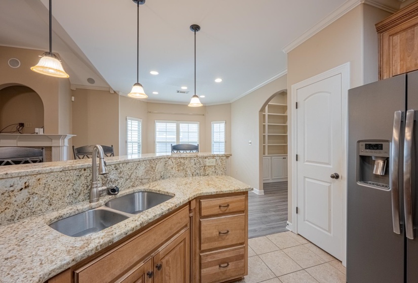 5231 NEWTON OAK CIR, Memphis, Tennessee 38117, 4 Bedrooms Bedrooms, 7 Rooms Rooms,2.1 BathroomsBathrooms,Residential,For Sale,NEWTON OAK,10187017