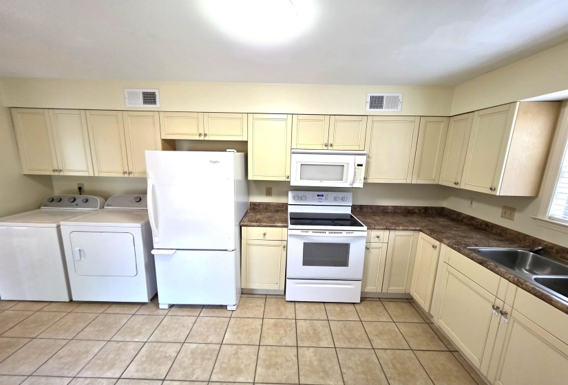 363 FENWICK RD, Memphis, Tennessee 38111, 3 Bedrooms Bedrooms, 5 Rooms Rooms,2 BathroomsBathrooms,Rental Properties,For Sale,FENWICK,10187641