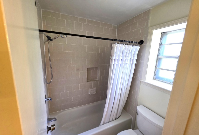 363 FENWICK RD, Memphis, Tennessee 38111, 3 Bedrooms Bedrooms, 5 Rooms Rooms,2 BathroomsBathrooms,Rental Properties,For Sale,FENWICK,10187641