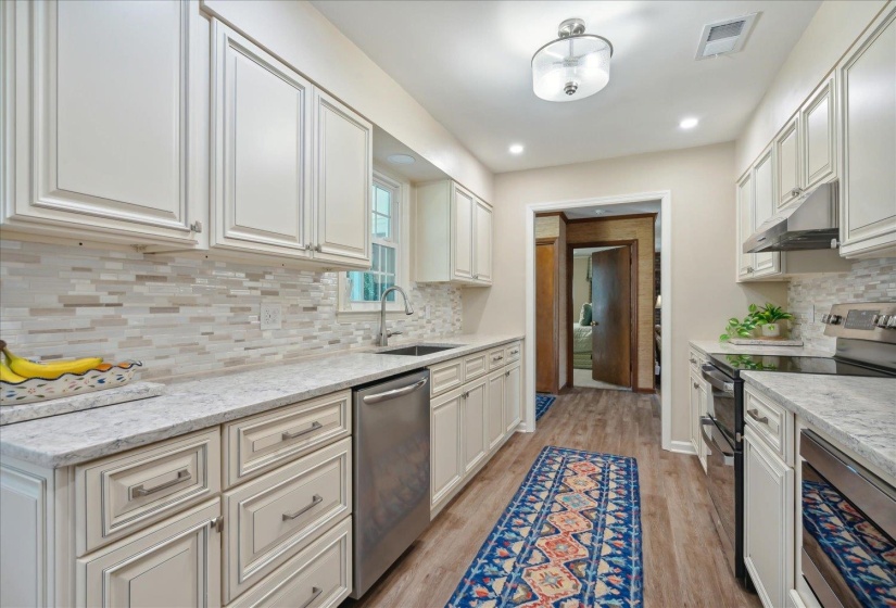 1218 MERRYCREST DR, Memphis, Tennessee 38111, 3 Bedrooms Bedrooms, 7 Rooms Rooms,3 BathroomsBathrooms,Residential,For Sale,MERRYCREST,10187639