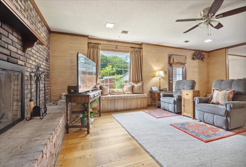 1218 MERRYCREST DR, Memphis, Tennessee 38111, 3 Bedrooms Bedrooms, 7 Rooms Rooms,3 BathroomsBathrooms,Residential,For Sale,MERRYCREST,10187639