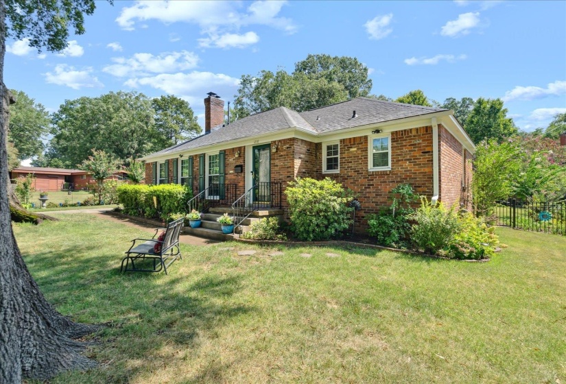 1218 MERRYCREST DR, Memphis, Tennessee 38111, 3 Bedrooms Bedrooms, 7 Rooms Rooms,3 BathroomsBathrooms,Residential,For Sale,MERRYCREST,10187639