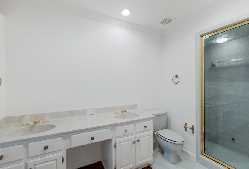 6373 MASSEY HILL DR, Memphis, Tennessee 38120, 4 Bedrooms Bedrooms, 9 Rooms Rooms,4.1 BathroomsBathrooms,Residential,For Sale,MASSEY HILL,10187999