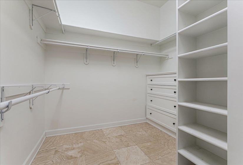 4723 NORMANDY LN, Memphis, Tennessee 38117, 5 Bedrooms Bedrooms, 12 Rooms Rooms,4.1 BathroomsBathrooms,Residential,For Sale,NORMANDY,10188146