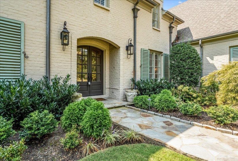 4723 NORMANDY LN, Memphis, Tennessee 38117, 5 Bedrooms Bedrooms, 12 Rooms Rooms,4.1 BathroomsBathrooms,Residential,For Sale,NORMANDY,10188146