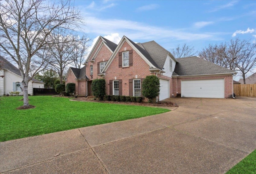 View of front property with a front yard