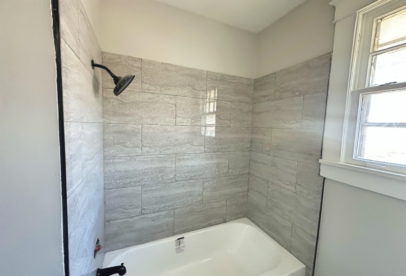 Bathroom featuring tiled shower / bath