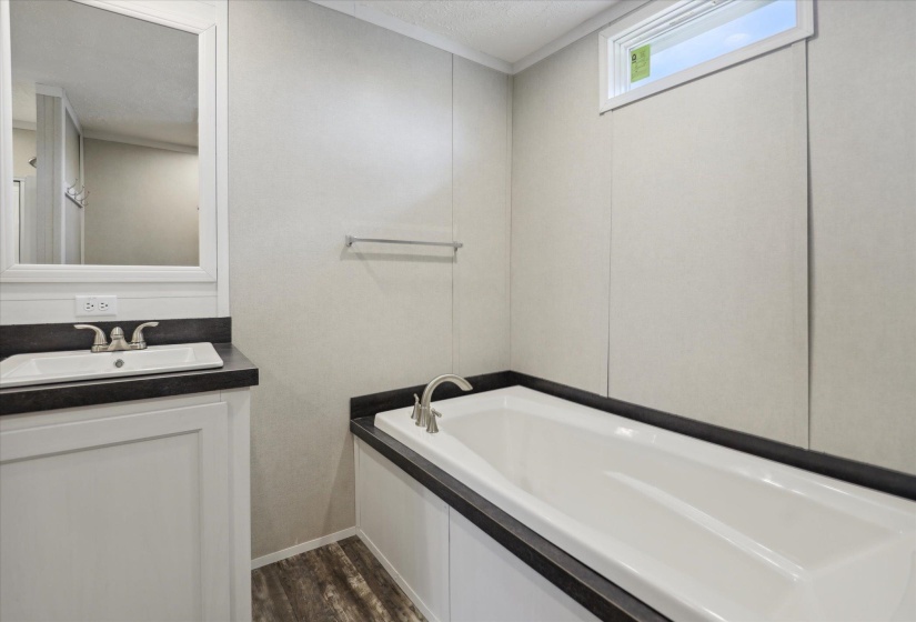 4050 HINGE GATE LN, Memphis, Tennessee 38128, 3 Bedrooms Bedrooms, 7 Rooms Rooms,2 BathroomsBathrooms,Residential,For Sale,HINGE GATE,10188537