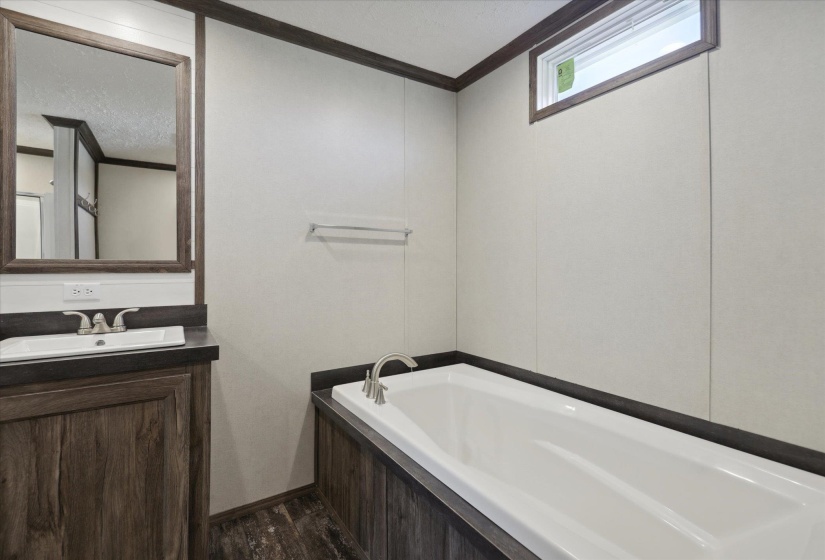 4062 HINGE GATE LN, Memphis, Tennessee 38128, 3 Bedrooms Bedrooms, 7 Rooms Rooms,2 BathroomsBathrooms,Residential,For Sale,HINGE GATE,10188538