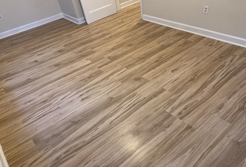 Details featuring hardwood / wood-style flooring
