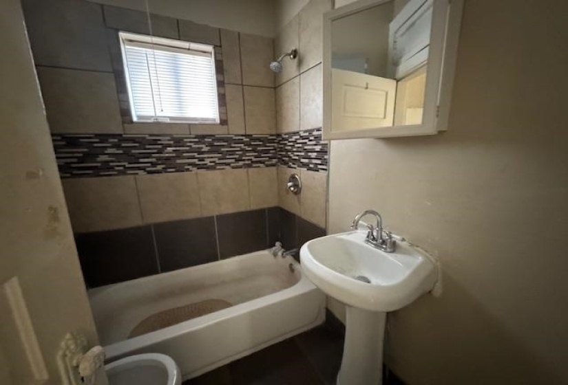 Bathroom featuring toilet and tiled shower / bath