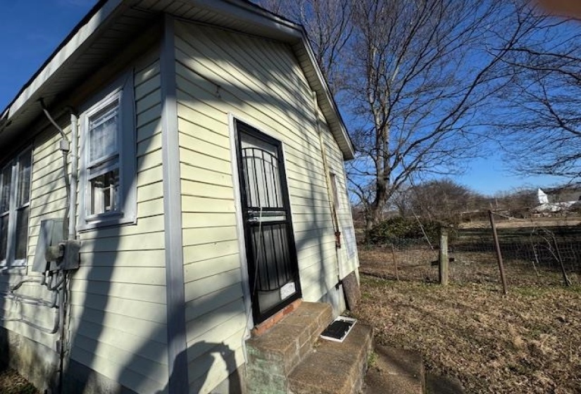 View of home's exterior