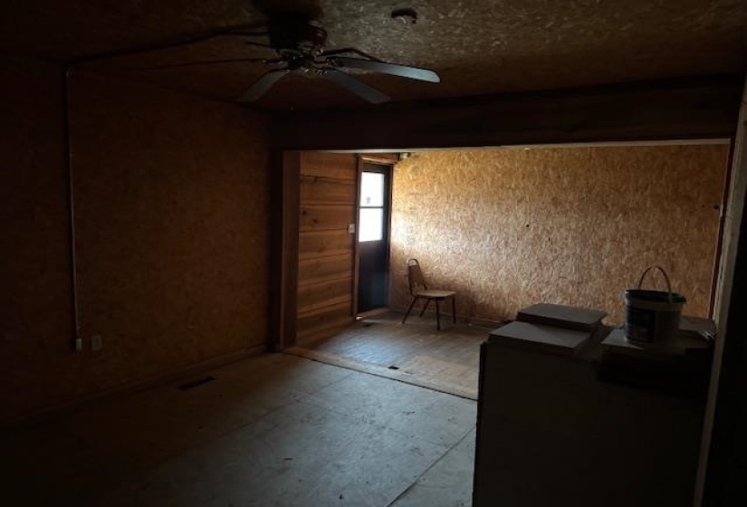 Empty room with ceiling fan