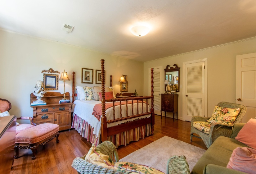 70 YEISER DR, Savannah, Tennessee 38372, 4 Bedrooms Bedrooms, 10 Rooms Rooms,3 BathroomsBathrooms,Residential,For Sale,YEISER,10189634