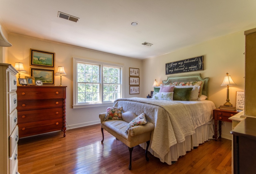 70 YEISER DR, Savannah, Tennessee 38372, 4 Bedrooms Bedrooms, 10 Rooms Rooms,3 BathroomsBathrooms,Residential,For Sale,YEISER,10189634