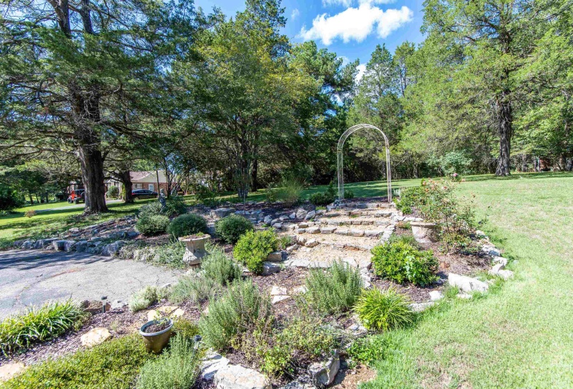 70 YEISER DR, Savannah, Tennessee 38372, 4 Bedrooms Bedrooms, 10 Rooms Rooms,3 BathroomsBathrooms,Residential,For Sale,YEISER,10189634