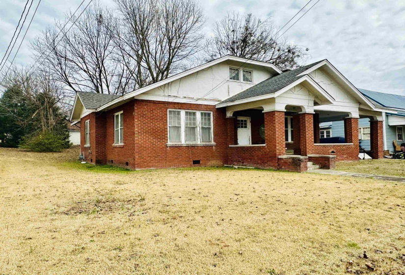 219 COURT AVE, Selmer, Tennessee 38375-2103, 3 Bedrooms Bedrooms, 8 Rooms Rooms,1 BathroomBathrooms,Residential,For Sale,COURT,10189676