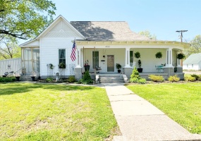 403 COLLEGE ST, Halls, Tennessee 38040-1517, 3 Bedrooms Bedrooms, 7 Rooms Rooms,4 BathroomsBathrooms,Residential,For Sale,COLLEGE,10189738