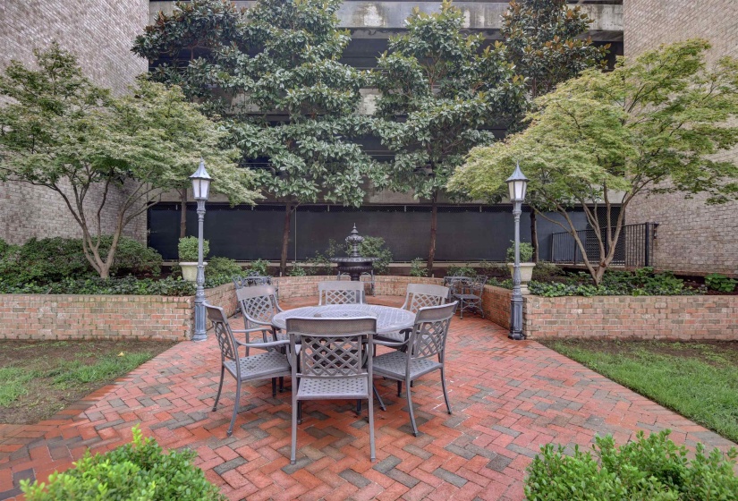 127 MADISON AVE, Memphis, Tennessee 38103, 2 Bedrooms Bedrooms, 5 Rooms Rooms,2 BathroomsBathrooms,Residential,For Sale,MADISON,10189784