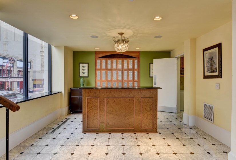 127 MADISON AVE, Memphis, Tennessee 38103, 2 Bedrooms Bedrooms, 5 Rooms Rooms,2 BathroomsBathrooms,Residential,For Sale,MADISON,10189784