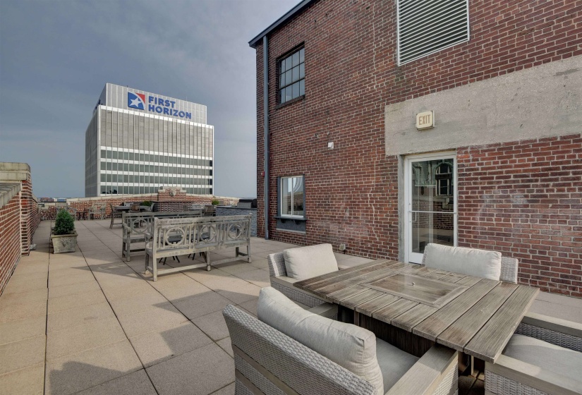 127 MADISON AVE, Memphis, Tennessee 38103, 2 Bedrooms Bedrooms, 5 Rooms Rooms,2 BathroomsBathrooms,Residential,For Sale,MADISON,10189784