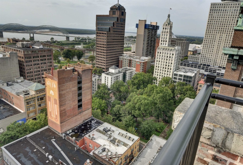 127 MADISON AVE, Memphis, Tennessee 38103, 2 Bedrooms Bedrooms, 5 Rooms Rooms,2 BathroomsBathrooms,Residential,For Sale,MADISON,10189784
