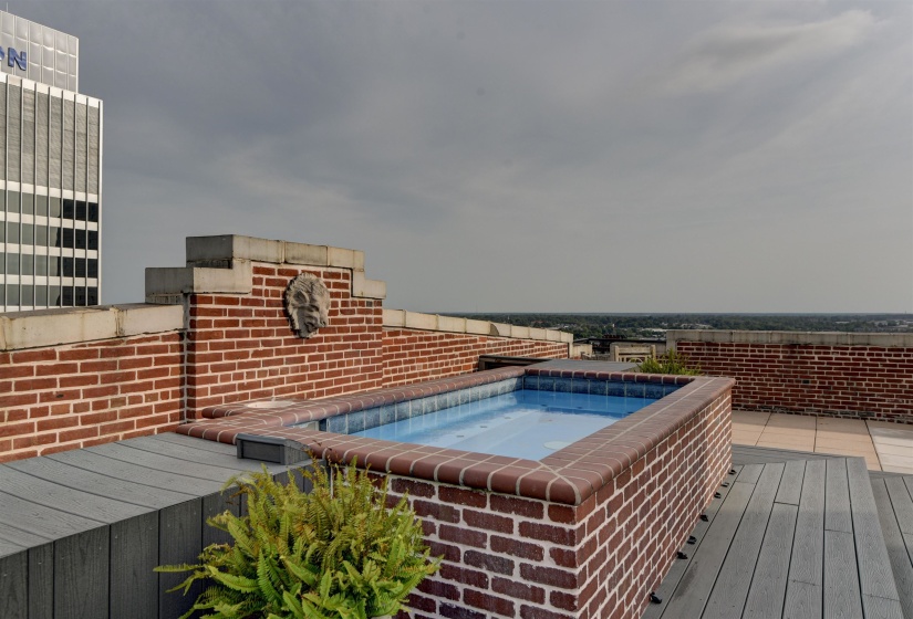 127 MADISON AVE, Memphis, Tennessee 38103, 2 Bedrooms Bedrooms, 5 Rooms Rooms,2 BathroomsBathrooms,Residential,For Sale,MADISON,10189784