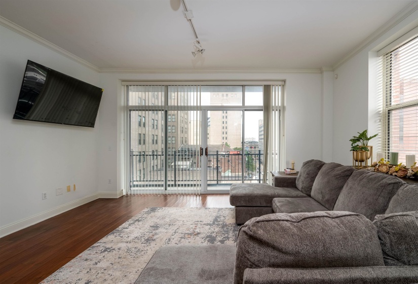 127 MADISON AVE, Memphis, Tennessee 38103, 2 Bedrooms Bedrooms, 5 Rooms Rooms,2 BathroomsBathrooms,Residential,For Sale,MADISON,10189784