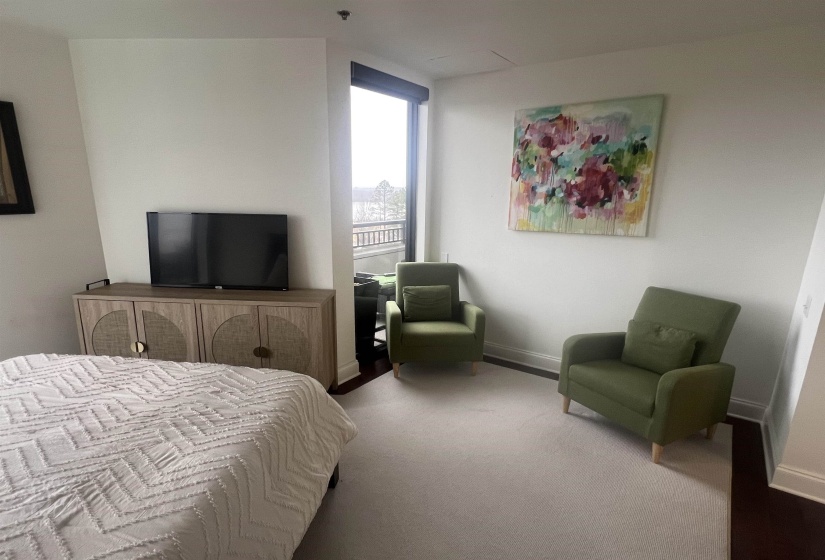 Bedroom with carpet