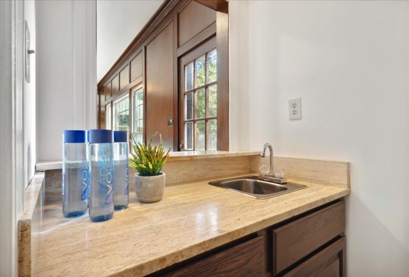 Wet bar off the den. Perfect for entertaining.