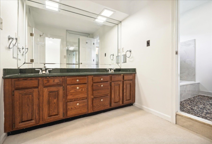 6483 OAK SHADOWS CIR, Memphis, Tennessee 38119, 4 Bedrooms Bedrooms, 9 Rooms Rooms,3.1 BathroomsBathrooms,Residential,For Sale,OAK SHADOWS,10189151