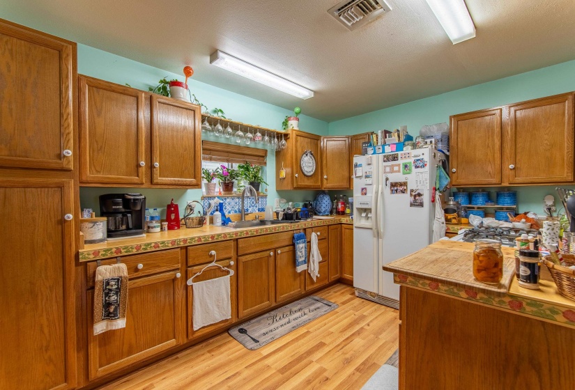 2040 LIBERTY RD, Morris Chapel, Tennessee 38361, 1 Bedroom Bedrooms, 3 Rooms Rooms,2 BathroomsBathrooms,Residential,For Sale,LIBERTY,10190110