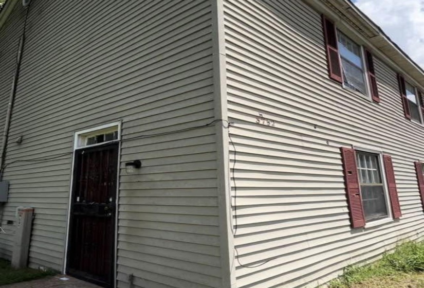 View of side of home