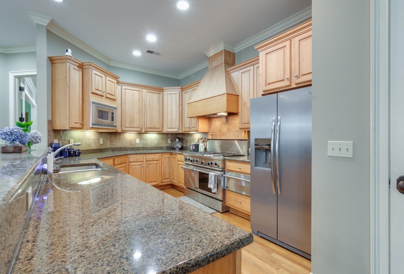 226 WHITE STATION RD, Memphis, Tennessee 38117, 4 Bedroom Bedrooms, 9 Room Rooms,3.1 BathroomBathrooms,Residential,For Sale,WHITE STATION,0,10191008