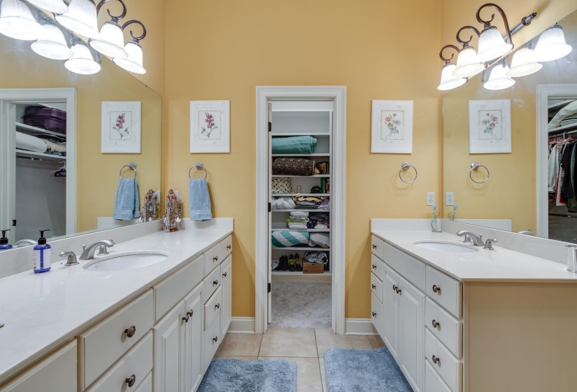 226 WHITE STATION RD, Memphis, Tennessee 38117, 4 Bedroom Bedrooms, 9 Room Rooms,3.1 BathroomBathrooms,Residential,For Sale,WHITE STATION,0,10191008
