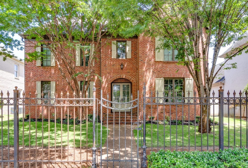 226 WHITE STATION RD, Memphis, Tennessee 38117, 4 Bedroom Bedrooms, 9 Room Rooms,3.1 BathroomBathrooms,Residential,For Sale,WHITE STATION,0,10191008