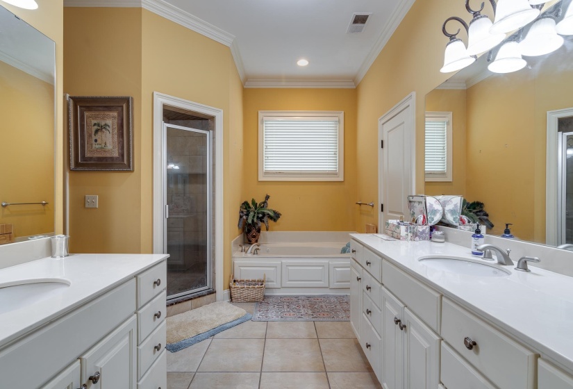 226 WHITE STATION RD, Memphis, Tennessee 38117, 4 Bedroom Bedrooms, 9 Room Rooms,3.1 BathroomBathrooms,Residential,For Sale,WHITE STATION,0,10191008