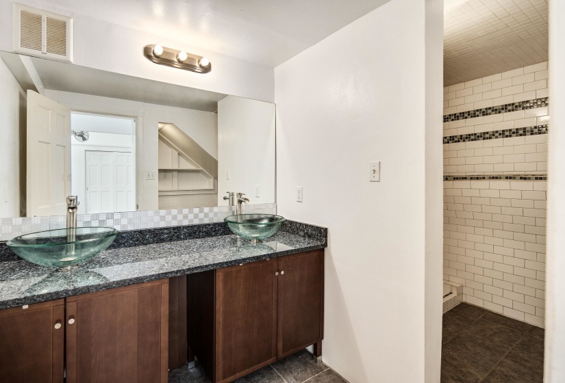107 FRONT ST, Memphis, Tennessee 38103, 2 Bedrooms Bedrooms, 6 Rooms Rooms,2 BathroomsBathrooms,Residential,For Sale,FRONT,10192038